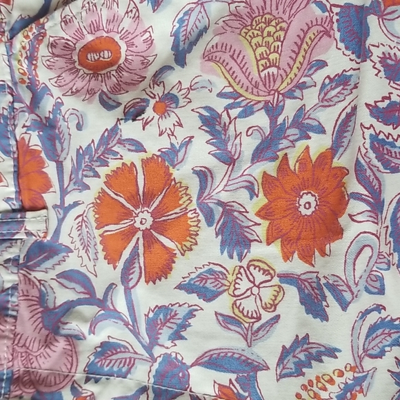 GAP Summer Floral Shorts - Picture 2 of 6